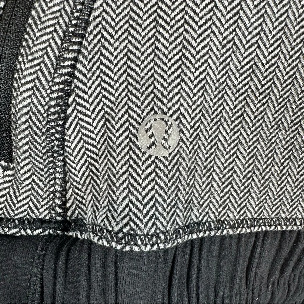 LULULEMON Women's 8 Think Fast Hooded Fitted Pullover  Black & White Herringbone